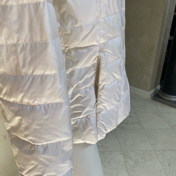 White Puffer Coat.  2 Slant Pockets & 1 on Sleeve - Picture 2 of 6
